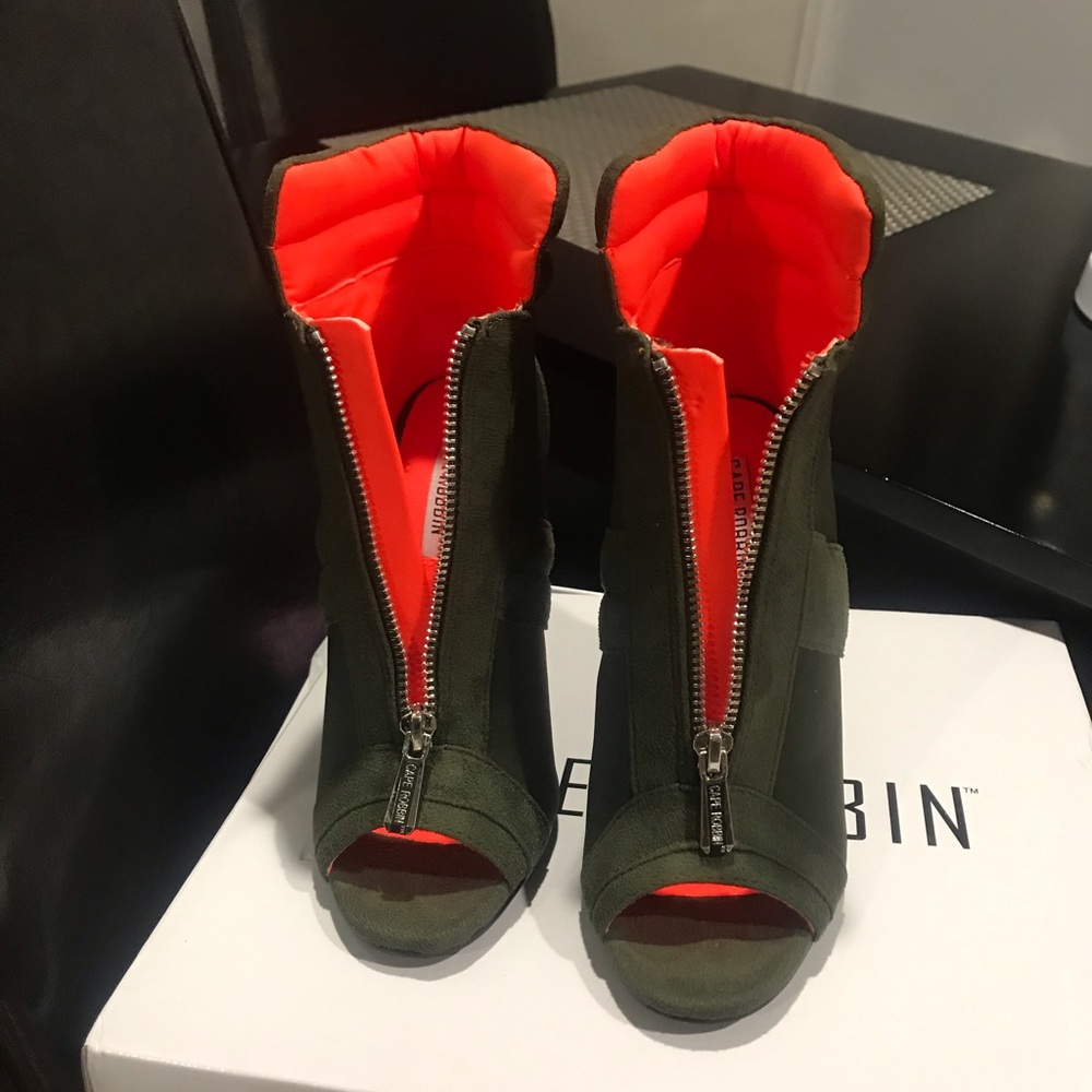 Peep toe booties - Picture 2 of 3